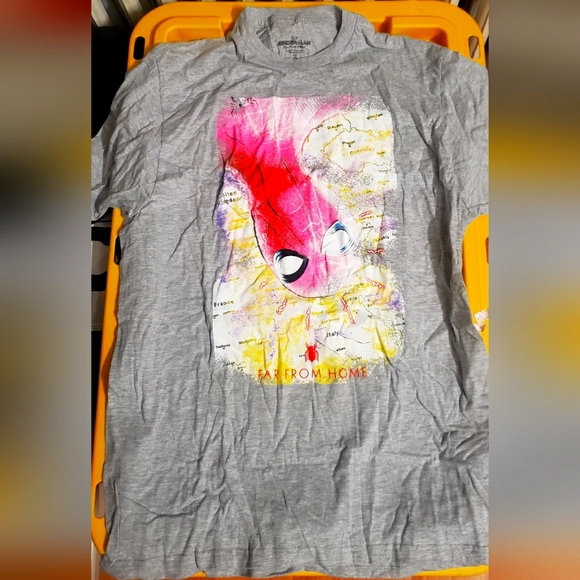 Spiderman Far From Home T-Shirt Size Large - Picture 1 of 3